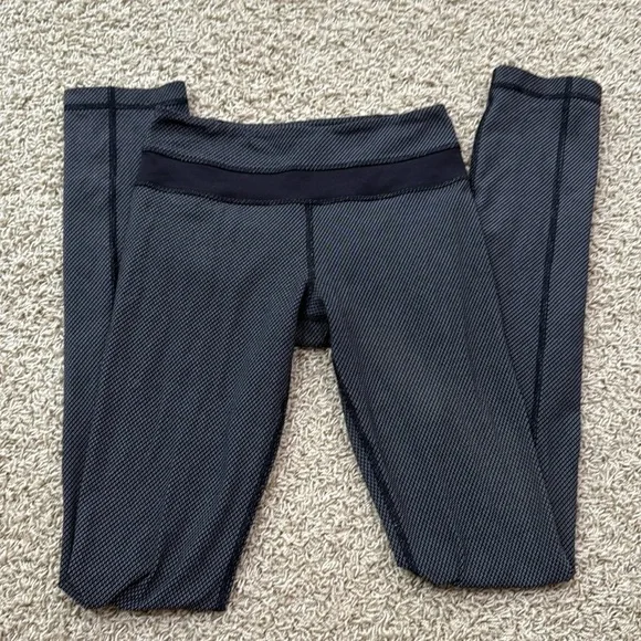 Lululemon Skinny Groove Pant Size 2 (Diamond Dot Black White) - Picture 7 of 8